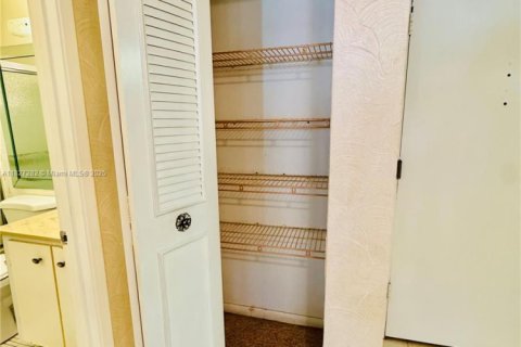 Condominio en venta en Margate, Florida, 1 dormitorio, 63.17 m2 № 1807035 - foto 12
