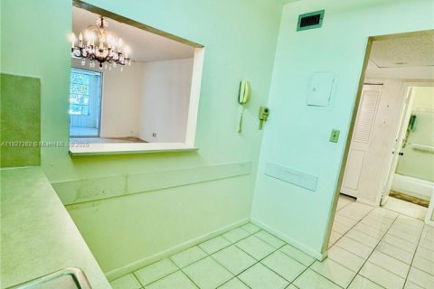 Condominio en venta en Margate, Florida, 1 dormitorio, 63.17 m2 № 1807035 - foto 11