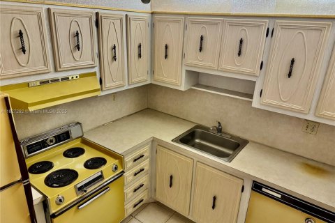 Condominio en venta en Margate, Florida, 1 dormitorio, 63.17 m2 № 1807035 - foto 9