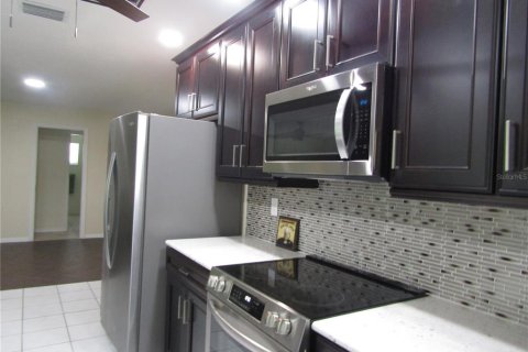 House in Sarasota, Florida 2 bedrooms, 155.15 sq.m. № 1777310 - photo 3