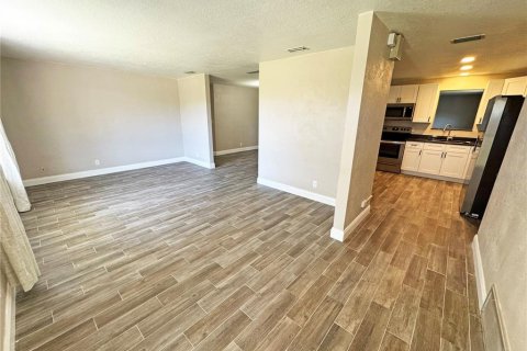 Casa en alquiler en Daytona Beach, Florida, 3 dormitorios, 165.55 m2 № 1740629 - foto 3