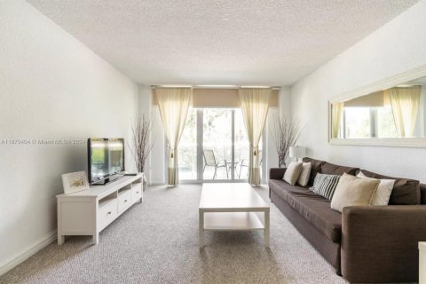 Condo in Sunny Isles Beach, Florida, 1 bedroom  № 1694690 - photo 2