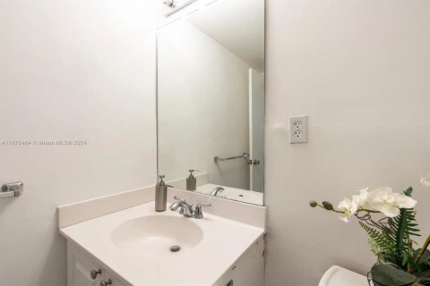 Condo in Sunny Isles Beach, Florida, 1 bedroom  № 1694690 - photo 4