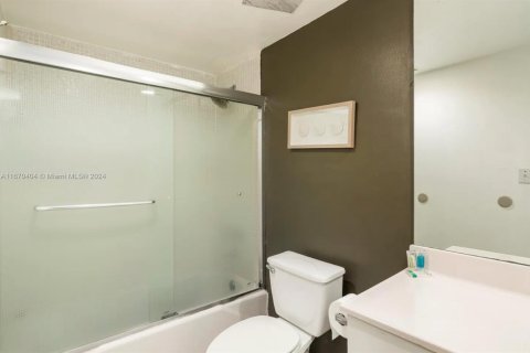 Condo in Sunny Isles Beach, Florida, 1 bedroom  № 1694690 - photo 12