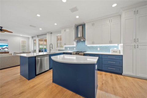 Casa en venta en Tampa, Florida, 5 dormitorios, 318 m2 № 1795830 - foto 15