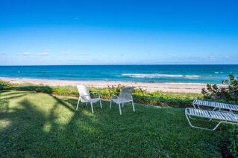 Condominio en alquiler en Gulf Stream, Florida, 2 dormitorios, 70.14 m2 № 778533 - foto 1