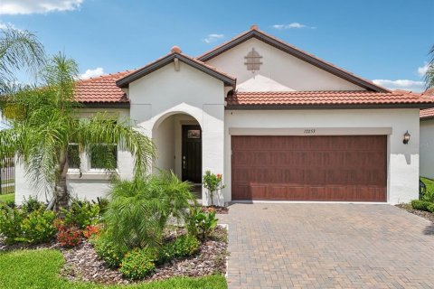 House in Wimauma, Florida 2 bedrooms, 181.72 sq.m. № 1847055 - photo 1