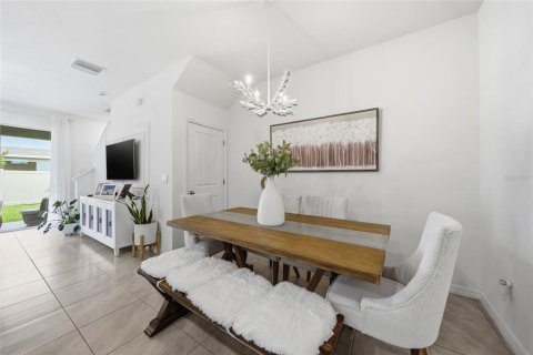 Townhouse in Wesley Chapel, Florida 3 bedrooms, 155.43 sq.m. № 2229234 - photo 12