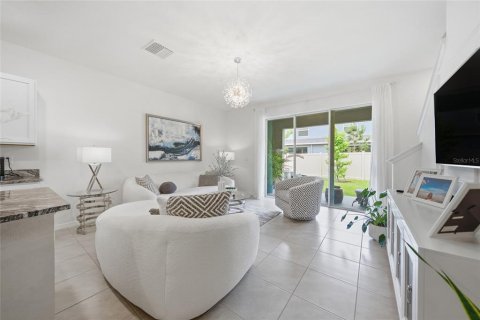 Townhouse in Wesley Chapel, Florida 3 bedrooms, 155.43 sq.m. № 2229234 - photo 6