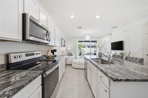 Townhouse in Wesley Chapel, Florida 3 bedrooms, 155.43 sq.m. № 2229234 - photo 9