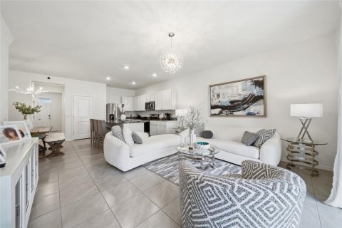 Townhouse in Wesley Chapel, Florida 3 bedrooms, 155.43 sq.m. № 2229234 - photo 7