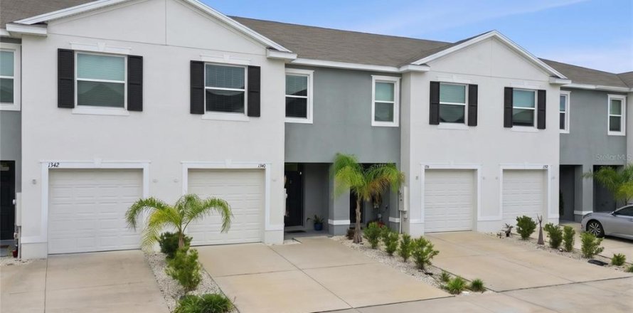 Townhouse in Wesley Chapel, Florida 3 bedrooms, 155.43 sq.m. № 2229234