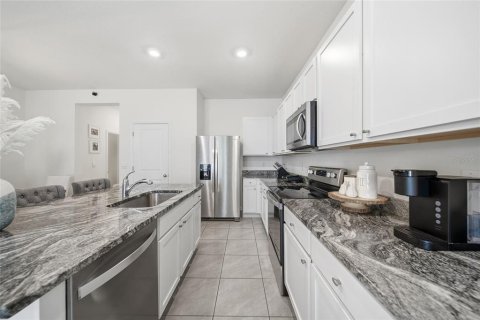Townhouse in Wesley Chapel, Florida 3 bedrooms, 155.43 sq.m. № 2229234 - photo 5