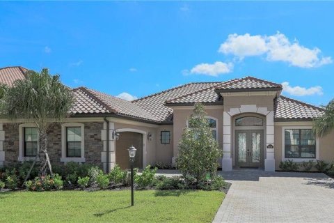 House in LAKEWOOD NATIONAL in Lakewood Ranch, Florida 4 bedrooms, 266.82 sq.m. № 231544 - photo 1