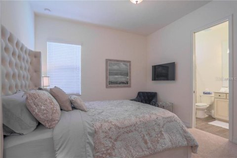 House in LAKEWOOD NATIONAL in Lakewood Ranch, Florida 4 bedrooms, 266.82 sq.m. № 231544 - photo 21
