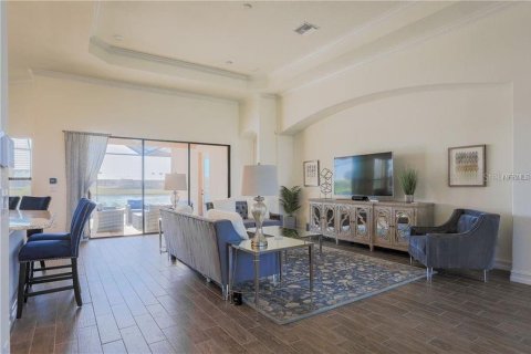 House in LAKEWOOD NATIONAL in Lakewood Ranch, Florida 4 bedrooms, 266.82 sq.m. № 231544 - photo 2