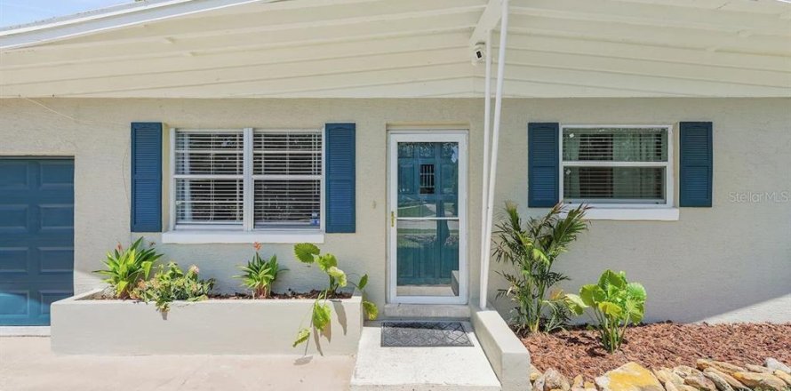 House in South Daytona, Florida 3 bedrooms, 99.03 sq.m. № 2416721