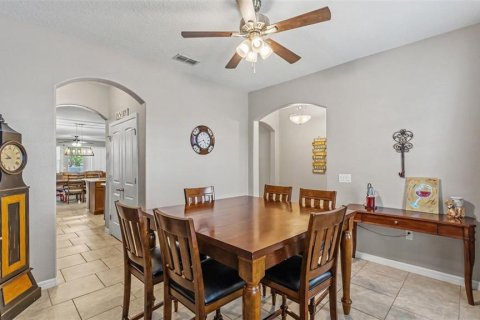 House in Auburndale, Florida 4 bedrooms, 287.16 sq.m. № 2227037 - photo 15