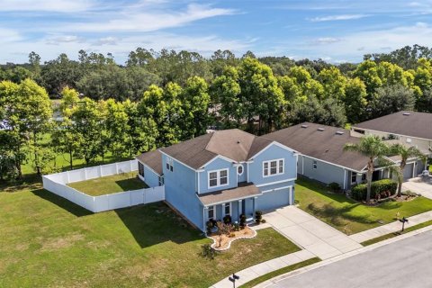 House in Auburndale, Florida 4 bedrooms, 287.16 sq.m. № 2227037 - photo 5