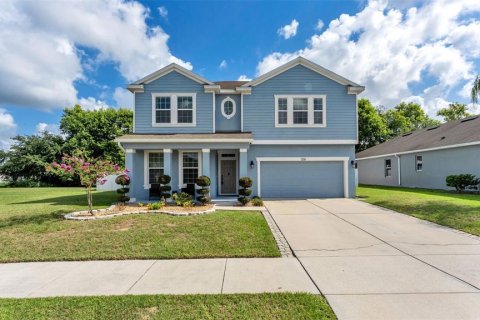 House in Auburndale, Florida 4 bedrooms, 287.16 sq.m. № 2227037 - photo 2