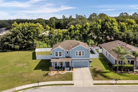 House in Auburndale, Florida 4 bedrooms, 287.16 sq.m. № 2227037 - photo 6