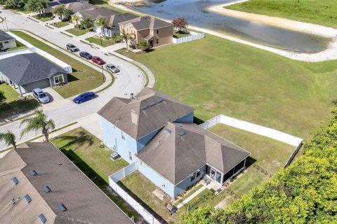 House in Auburndale, Florida 4 bedrooms, 287.16 sq.m. № 2227037 - photo 11