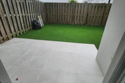 Townhouse in Doral, Florida 4 bedrooms, 176.05 sq.m. № 1781983 - photo 13