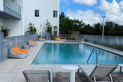 Townhouse in Doral, Florida 4 bedrooms, 176.05 sq.m. № 1781983 - photo 17