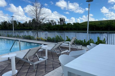 Townhouse in Doral, Florida 4 bedrooms, 176.05 sq.m. № 1781983 - photo 20