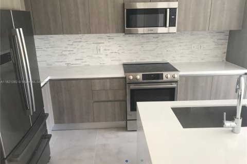 Townhouse in Doral, Florida 4 bedrooms, 176.05 sq.m. № 1781983 - photo 8