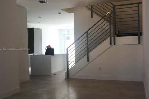 Townhouse in Doral, Florida 4 bedrooms, 176.05 sq.m. № 1781983 - photo 5