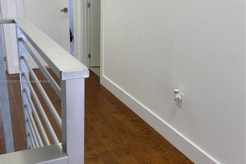 Townhouse in Doral, Florida 4 bedrooms, 176.05 sq.m. № 1781983 - photo 10