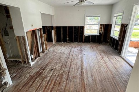 House in Saint Petersburg, Florida 3 bedrooms, 83.43 sq.m. № 1442364 - photo 5