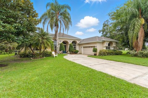 House in Mount Dora, Florida 4 bedrooms, 257.99 sq.m. № 1829292 - photo 3
