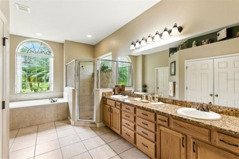 House in Mount Dora, Florida 4 bedrooms, 257.99 sq.m. № 1829292 - photo 9