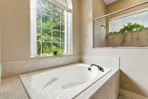 House in Mount Dora, Florida 4 bedrooms, 257.99 sq.m. № 1829292 - photo 10