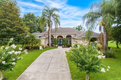 House in Mount Dora, Florida 4 bedrooms, 257.99 sq.m. № 1829292 - photo 2