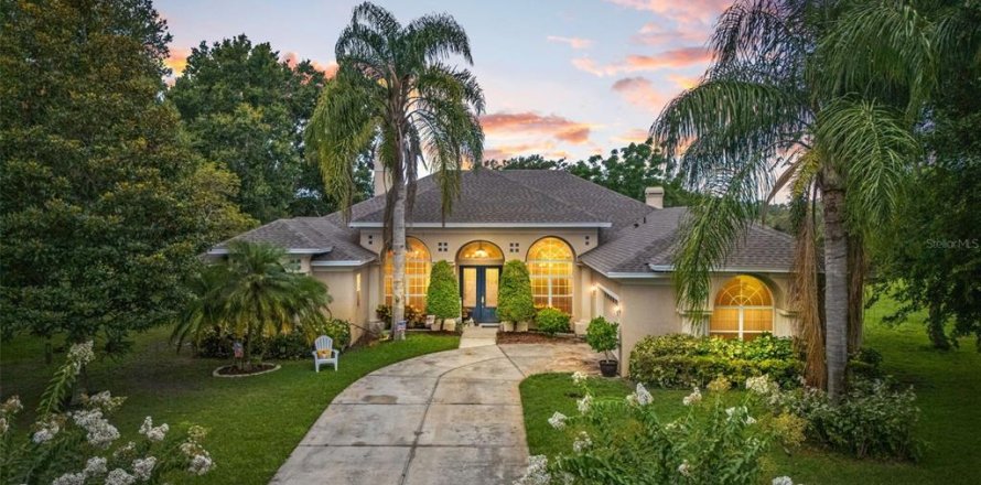 House in Mount Dora, Florida 4 bedrooms, 257.99 sq.m. № 1829292
