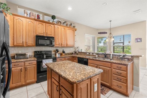 House in Mount Dora, Florida 4 bedrooms, 257.99 sq.m. № 1829292 - photo 13