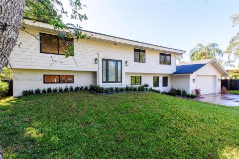 Casa en venta en Miami, Florida, 4 dormitorios, 251.21 m2 № 2038627 - foto 2