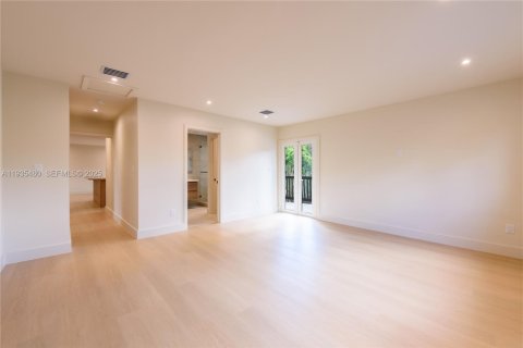 Casa en venta en Miami, Florida, 4 dormitorios, 251.21 m2 № 2038627 - foto 10