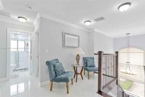 House in Miami, Florida 4 bedrooms, 233.84 sq.m. № 1930046 - photo 15
