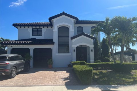 House in Miami, Florida 4 bedrooms, 233.84 sq.m. № 1930046 - photo 1
