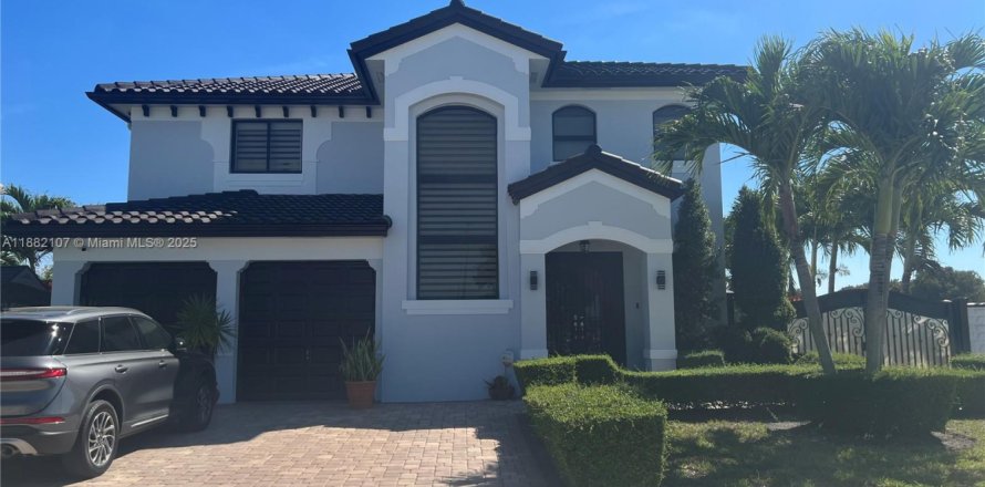 House in Miami, Florida 4 bedrooms, 233.84 sq.m. № 1930046