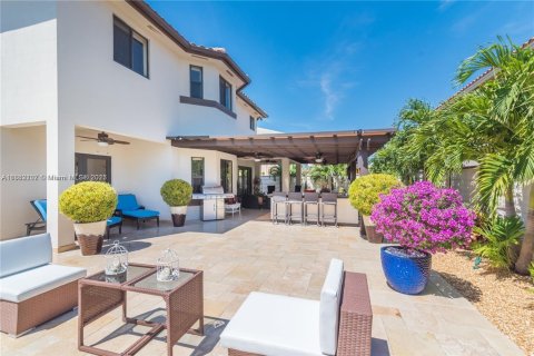 House in Miami, Florida 4 bedrooms, 233.84 sq.m. № 1930046 - photo 4
