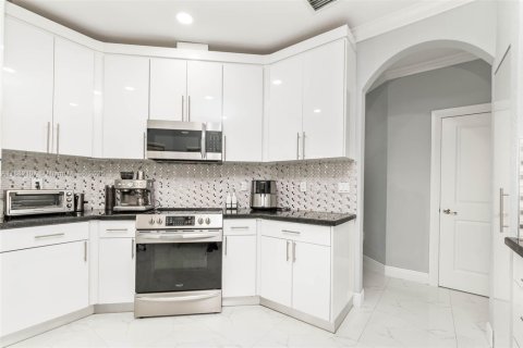 House in Miami, Florida 4 bedrooms, 233.84 sq.m. № 1930046 - photo 8