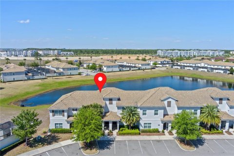 Adosado en venta en Kissimmee, Florida, 4 dormitorios, 177.81 m2 № 1618041 - foto 1