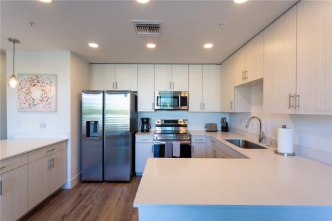 Condo in Sarasota, Florida, 1 bedroom  № 1725070 - photo 3