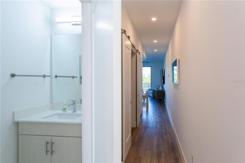 Condo in Sarasota, Florida, 1 bedroom  № 1725070 - photo 12