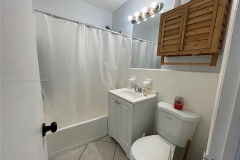 House in Fort Lauderdale, Florida 2 bedrooms, 89.19 sq.m. № 1946602 - photo 12